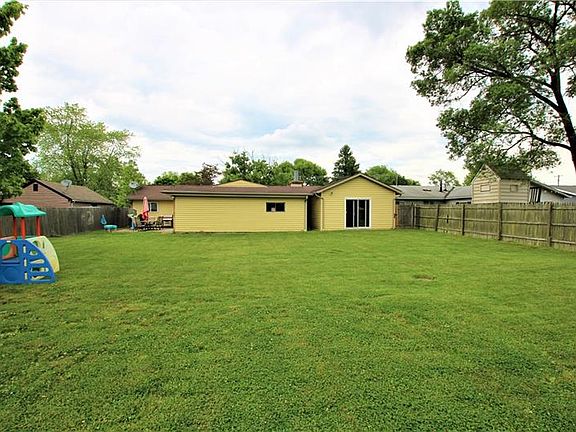 3rd image of 16 Robinhood Dr