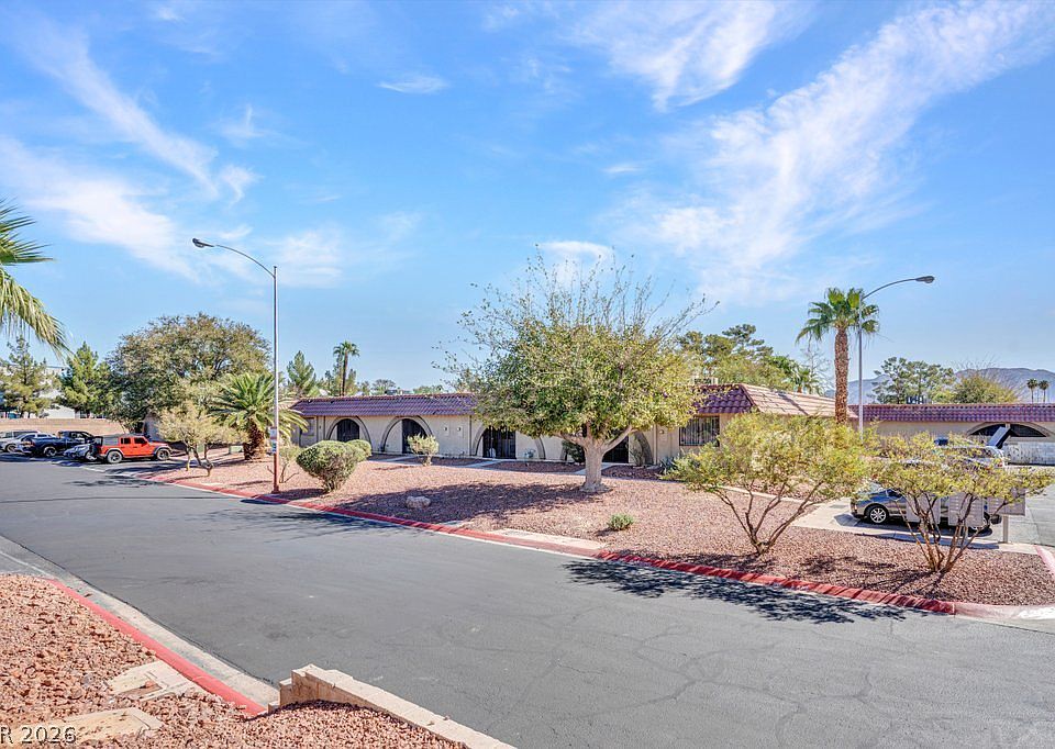 1st image of 833 Hedge Way Unit 6