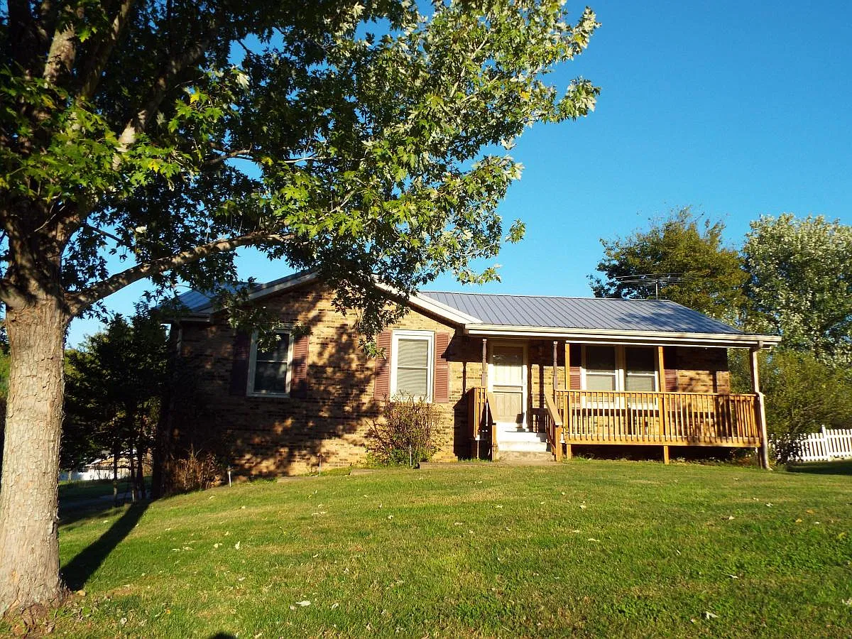 3 bed, 1.5 bath, 1850 sqft, $1,700 — Photo 2