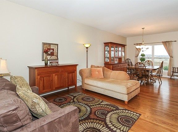 3rd image of 206 Weston Ct