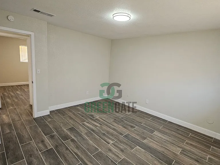 901 Valente Way — Photo 22