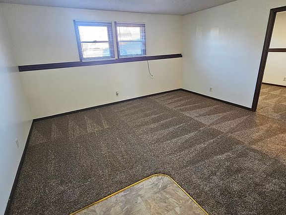 2nd image of 929 Windwood Dr APT 4