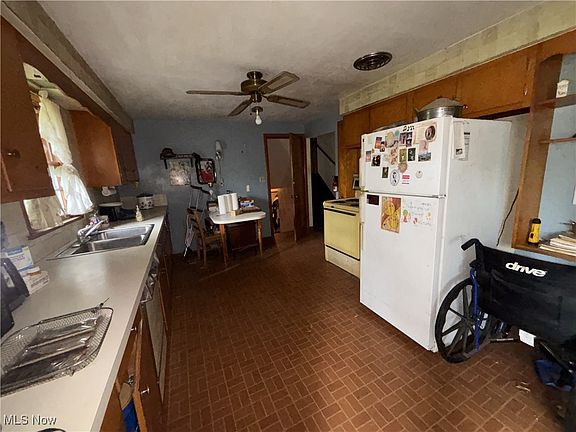 5th image of 223 Sunset Ct