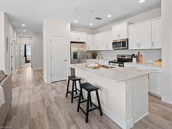 5th image of 2343 Sheen Ln Unit 408