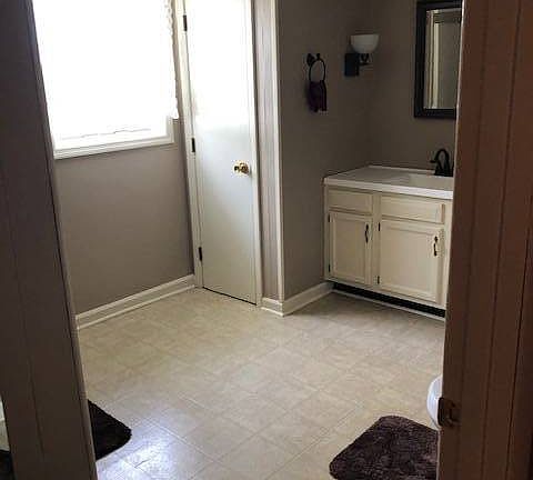 5th image of 775 Campbellsville St