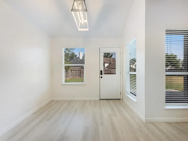 29927 Sunwillow Creek Dr — Photo 4