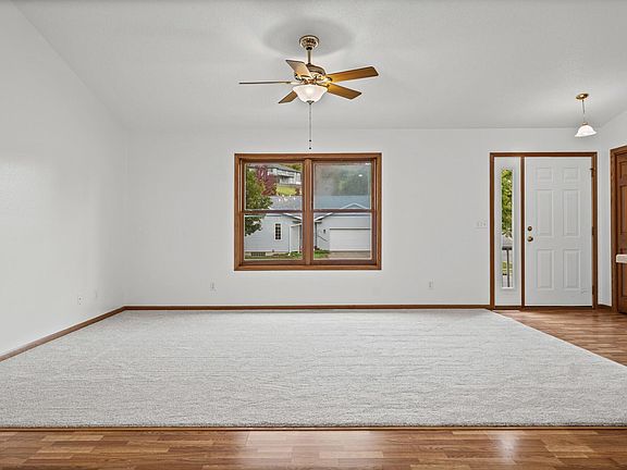 5th image of 913 Jonathan Ln