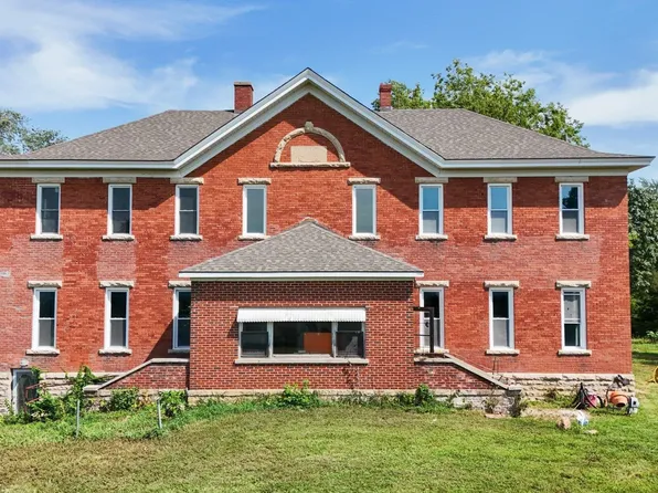 16010 Fairview Rd, Oskaloosa, KS 66066