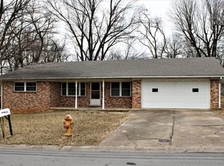 1212 Skyline Dr, Neosho, MO 64850