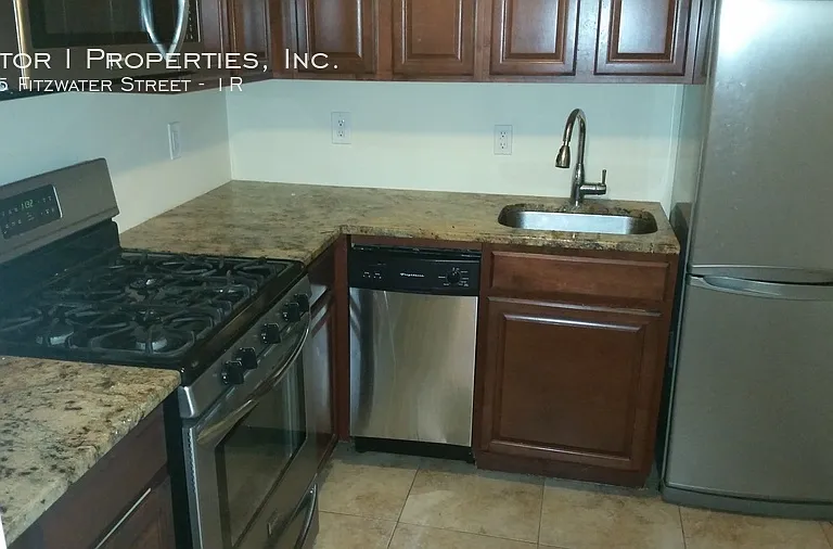 525 Fitzwater St #1R — Photo 2