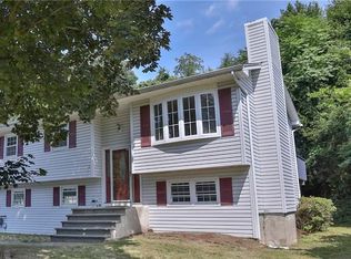 12 Shelley Rd, Poughkeepsie, NY 12603