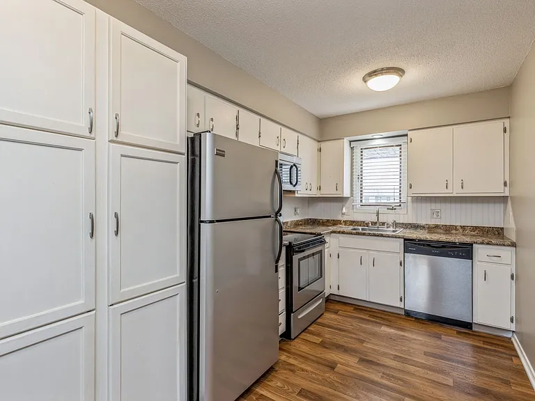 2079 NW Hickory Ln — Photo 8