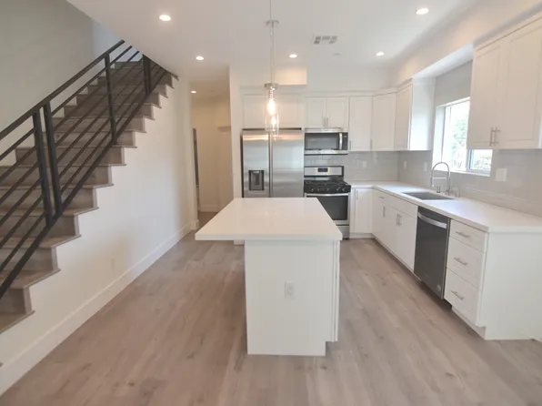 7157 S La Cienega Blvd, Los Angeles, CA 90045