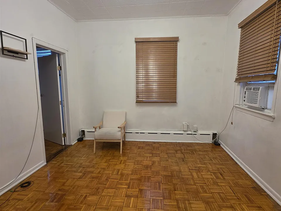 95 Mallory Ave #1