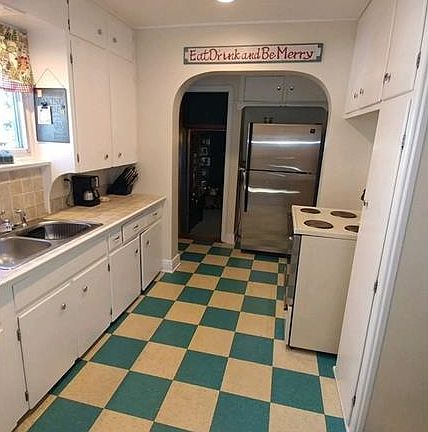 4th image of 303 Crestwood Ave