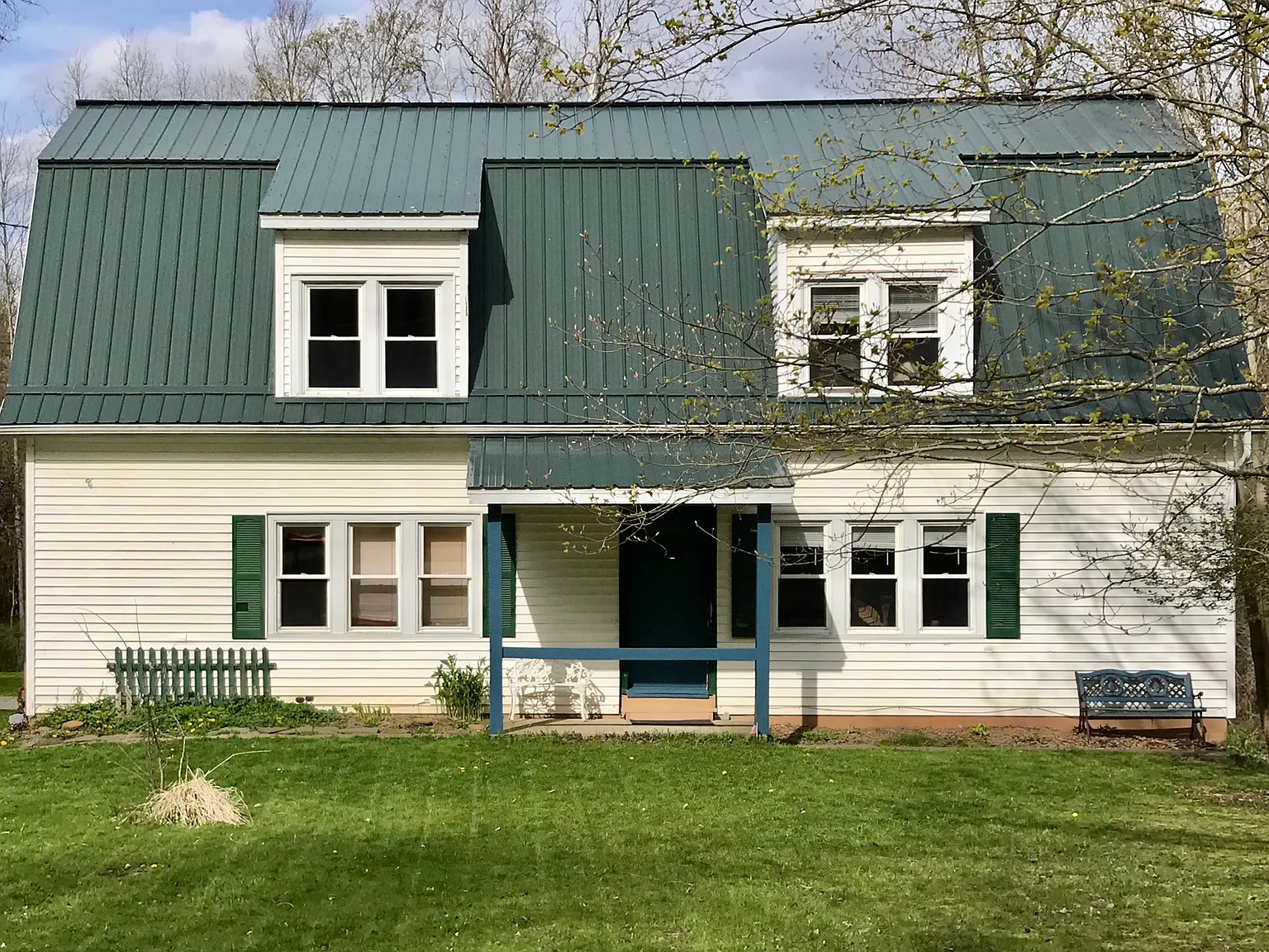 2 bed, 1.5 bath, 1200 sqft, $1,600 — Photo 1