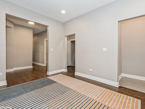 3rd image of 1002 N Avers Ave