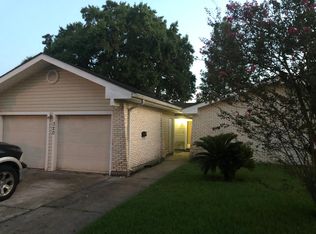 320 Woodmeade Ct, Gretna, LA 70056