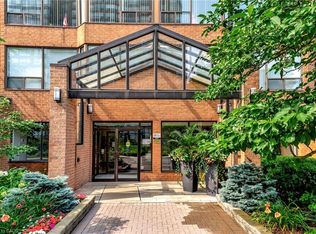 1270 Maple Crossing Blvd #1610, Burlington, ON L7S2J3