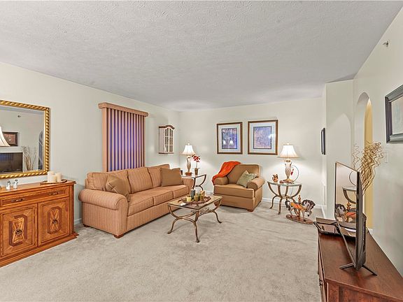 4th image of 2118 Shawnee Dr