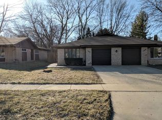 1342 Beverly Ln, Streamwood, IL 60107