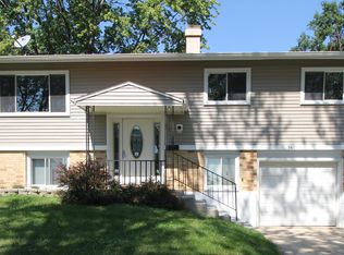 540 Amherst Ln, Hoffman Estates, IL 60169