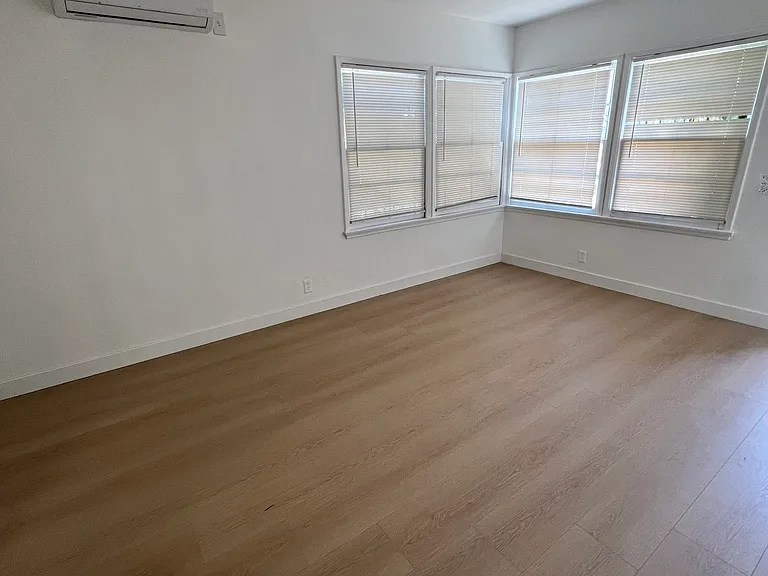231 S Lake St — Photo 1