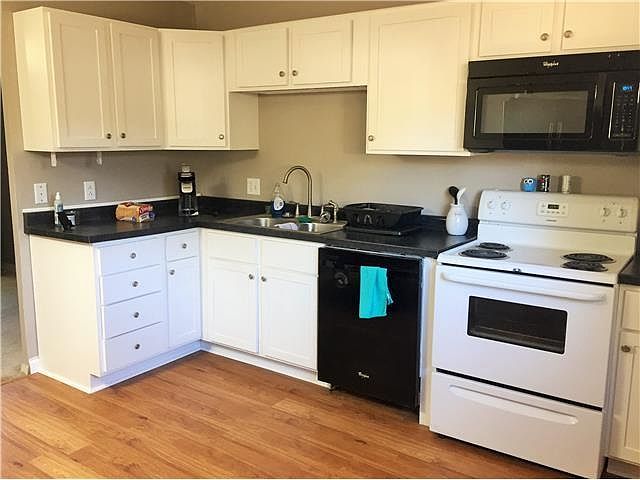 2nd image of 2604 Hillside Ln