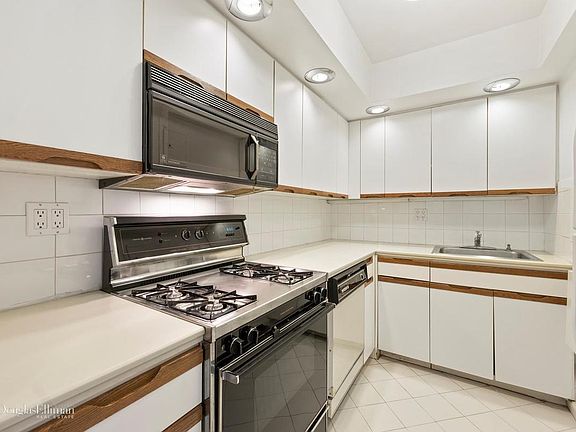 4th image of 333 E 75th St APT 9E