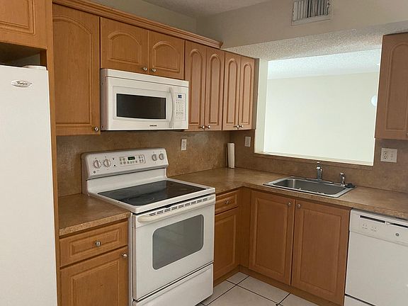 5th image of 1148 NW 124th Pl #204