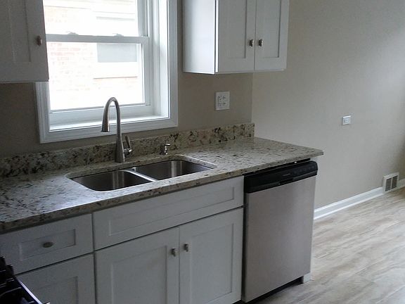 3rd image of 3118 Wilcox Ave