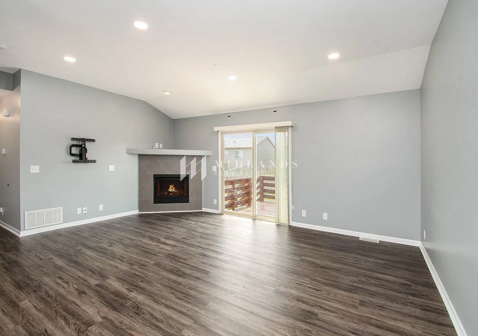 Bennington Split Entry! — Photo 3