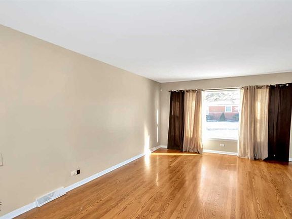 3rd image of 228 Brentwood Dr