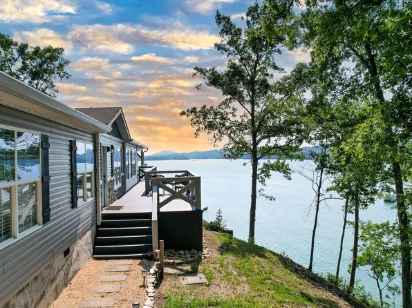 2023 Paradise Hills Rd, Dandridge, TN 37725