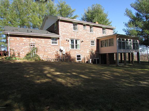 5th image of 2492 Forest Hill Dr