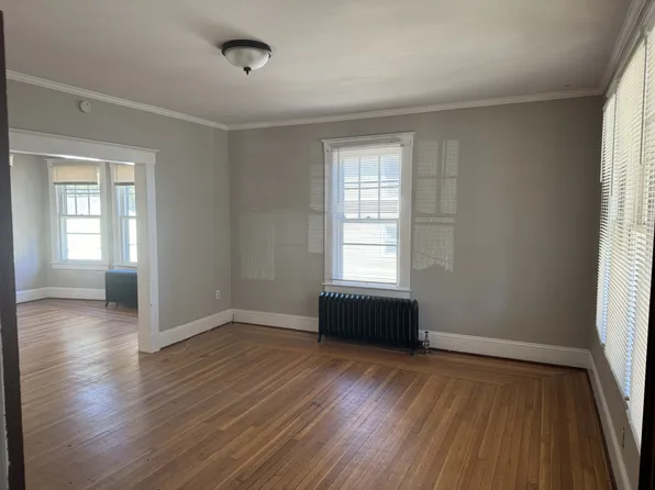 14 Slater Ave, Norwich, CT 06360