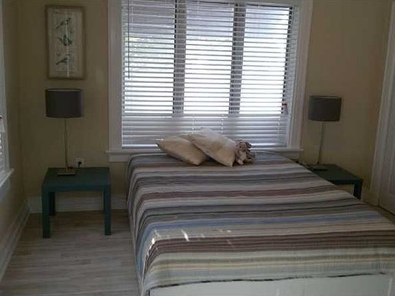 3rd image of 1619 Jefferson Ave APT 11