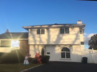 426 N Central Dr, Massapequa, NY 11758
