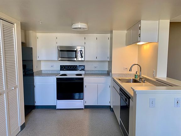 4th image of 95 McCoppin St #309E