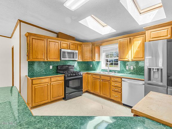 4th image of 275 Bayleaf Road