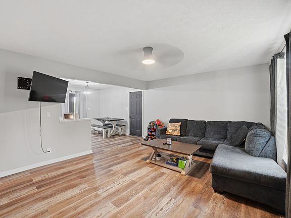 3rd image of 291 Audrea Ln