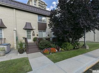 1725 215th St, Bayside, NY 11360