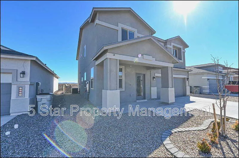 4 bed, 2.5 bath, 2267 sqft, $2,075 — Photo 2