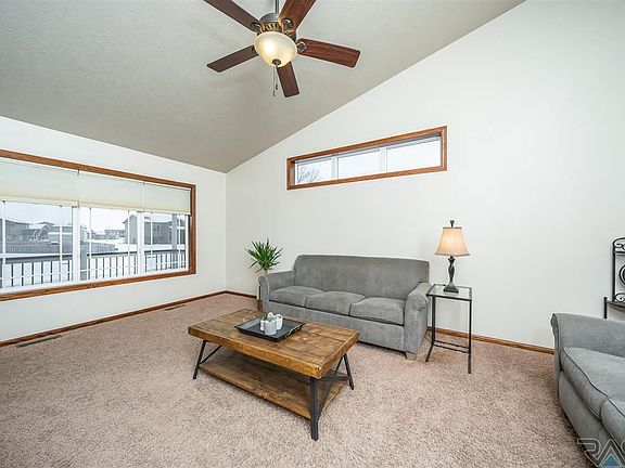 2nd image of 604 Cottonwood Dr