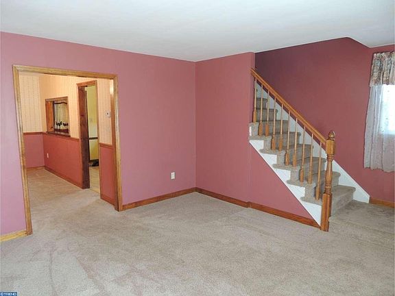 4th image of 256 Locust Ave