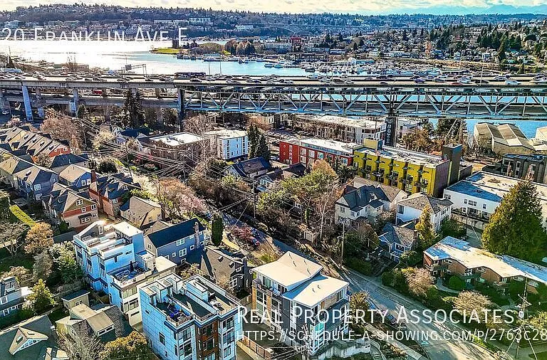 3220 Franklin Ave E — Photo 21
