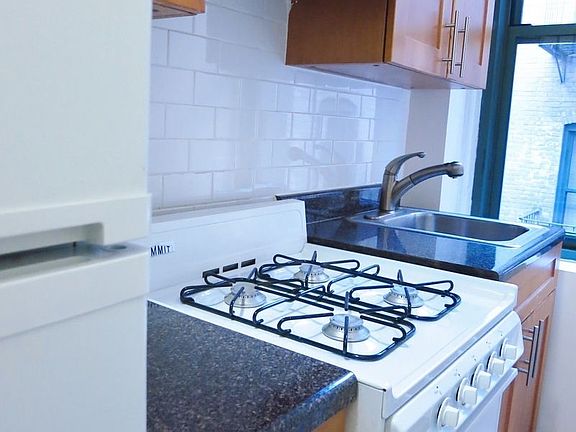 3rd image of 508 E 79th St APT 5G