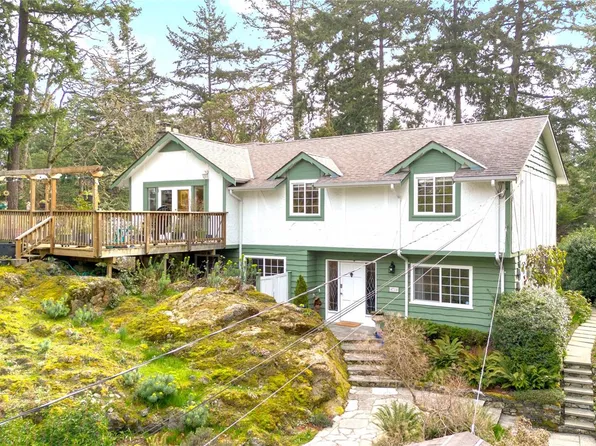 4719 Treetop Hts, Saanich, BC V8Y 1E2