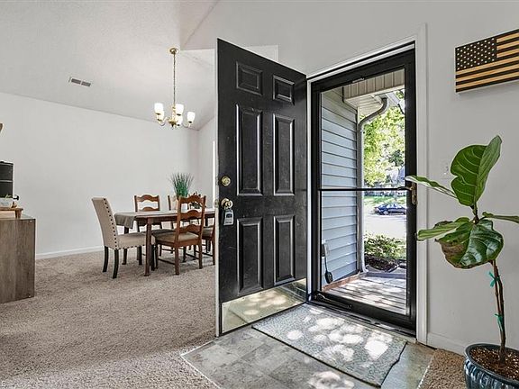 4th image of 16 Glendale Oaks Ct