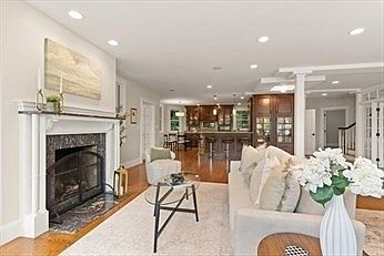2nd image of 91 University Rd APT 2